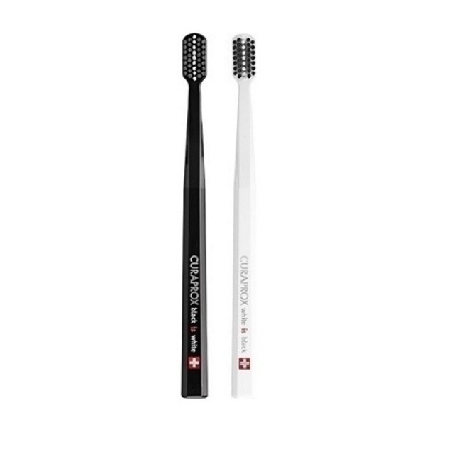 Curaprox Black is White Toothbrushes 2τεμ (Οδοντόβουρτσες 1 Μαύρη & 1 Λευκή)